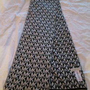 Scarf - Michael Kors - Black & White Logo
